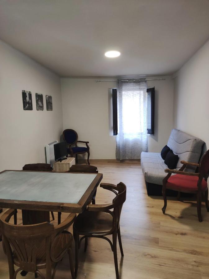 Apt 1 Acollidor Al Centre Historic De Vic Aptgarbi Eksteriør billede